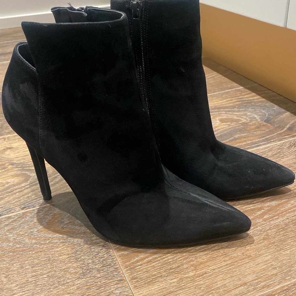 Kendal & Kylie suede black bootie - size 8.5!